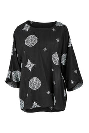 Product shot of The Relax Fit Printed Top in colour Blkfloral (Black), from the front