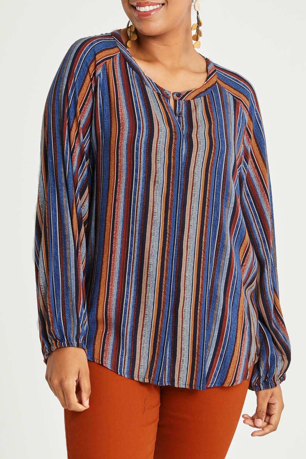 Model Noli wearing size 14 of The Long Sleeve Crew Neck Shirt in colour Camelstrip (Blue), from the front, cropped image