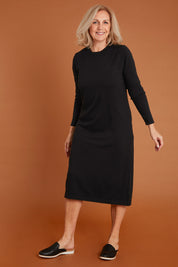 Model Sandy wearing size M of The Everyday Knit Midi Dress in colour Black (Black), from the front, showing the whole outfit
