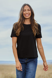 Model Amanda wearing size 10 of The Keepers Tee in colour Black (Black), from the front, showing the whole outfit