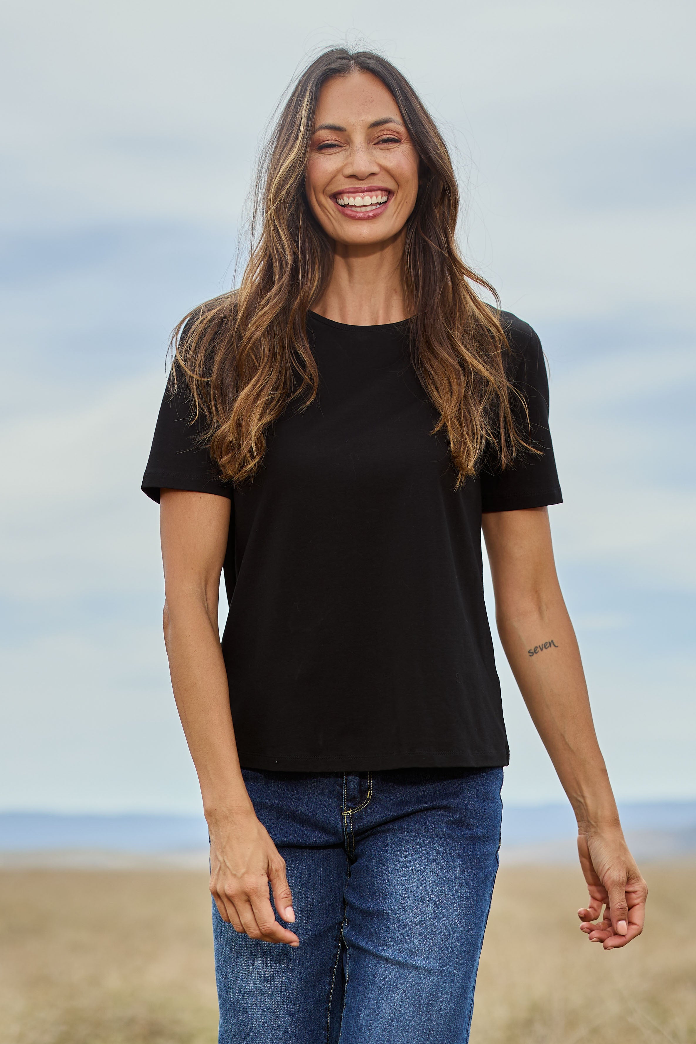 Model Amanda wearing size 10 of The Keepers Tee in colour Black (Black), from the front, showing the whole outfit