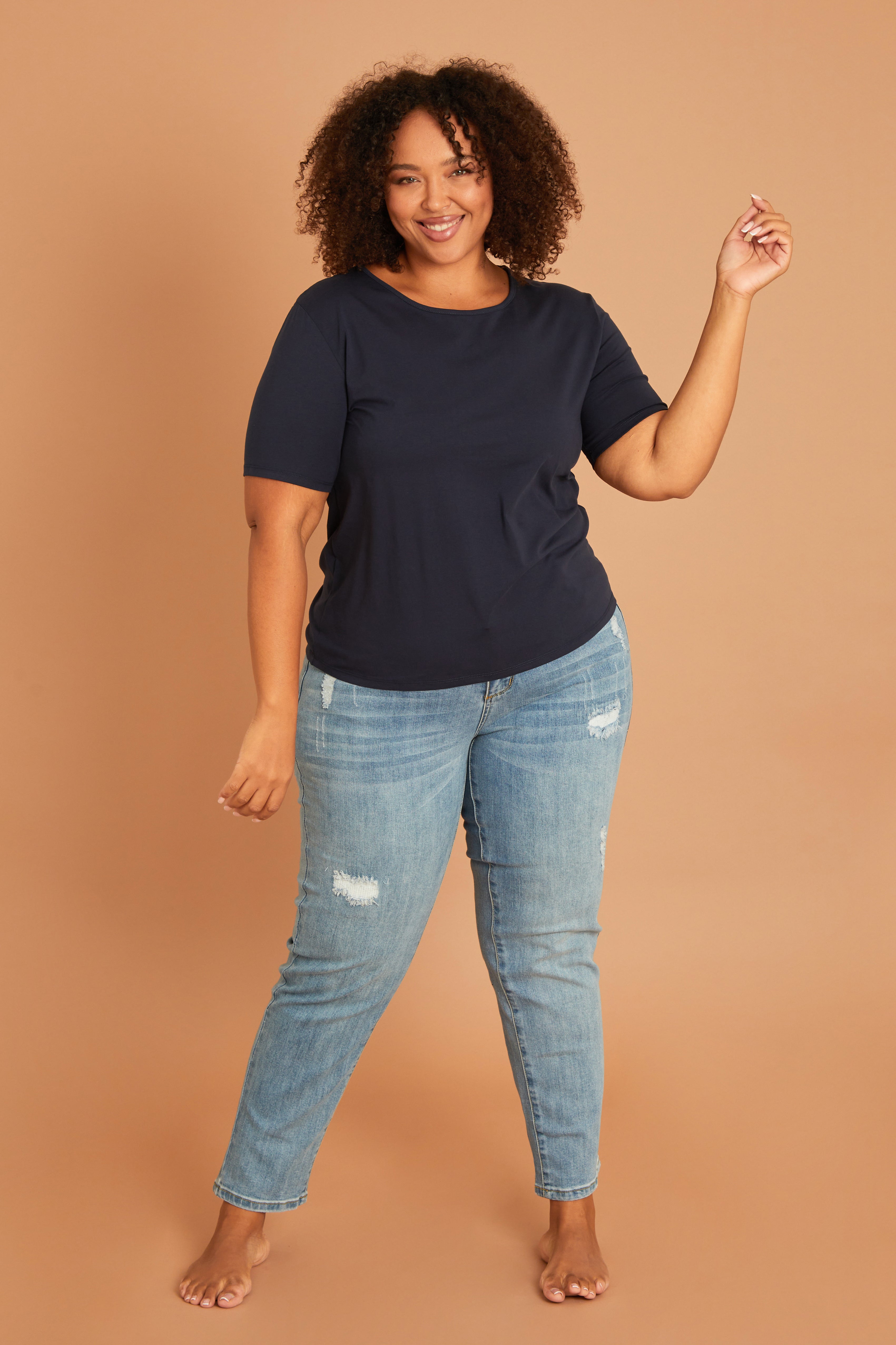 Model Alexis wearing size 16 of The Keepers Tee in colour Darknavy (Blue), from the front, showing the whole outfit