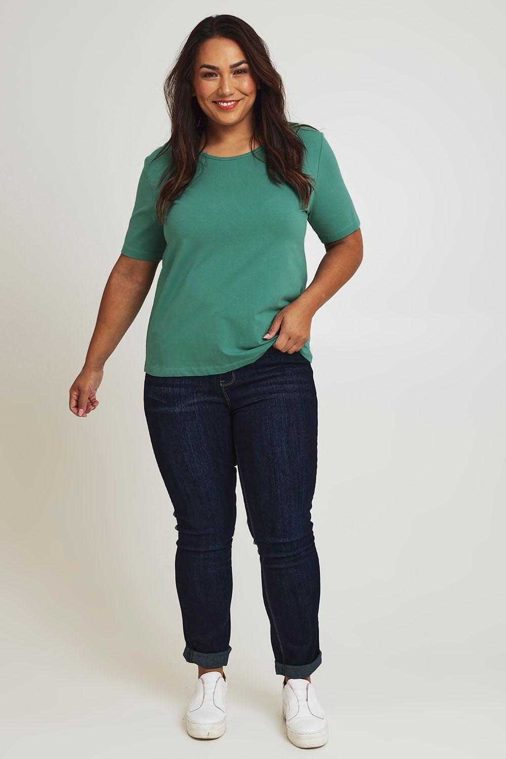 Model Ashleigh wearing size 16 of The Keepers Tee in colour Seagreen (Green), from the front, showing the whole outfit