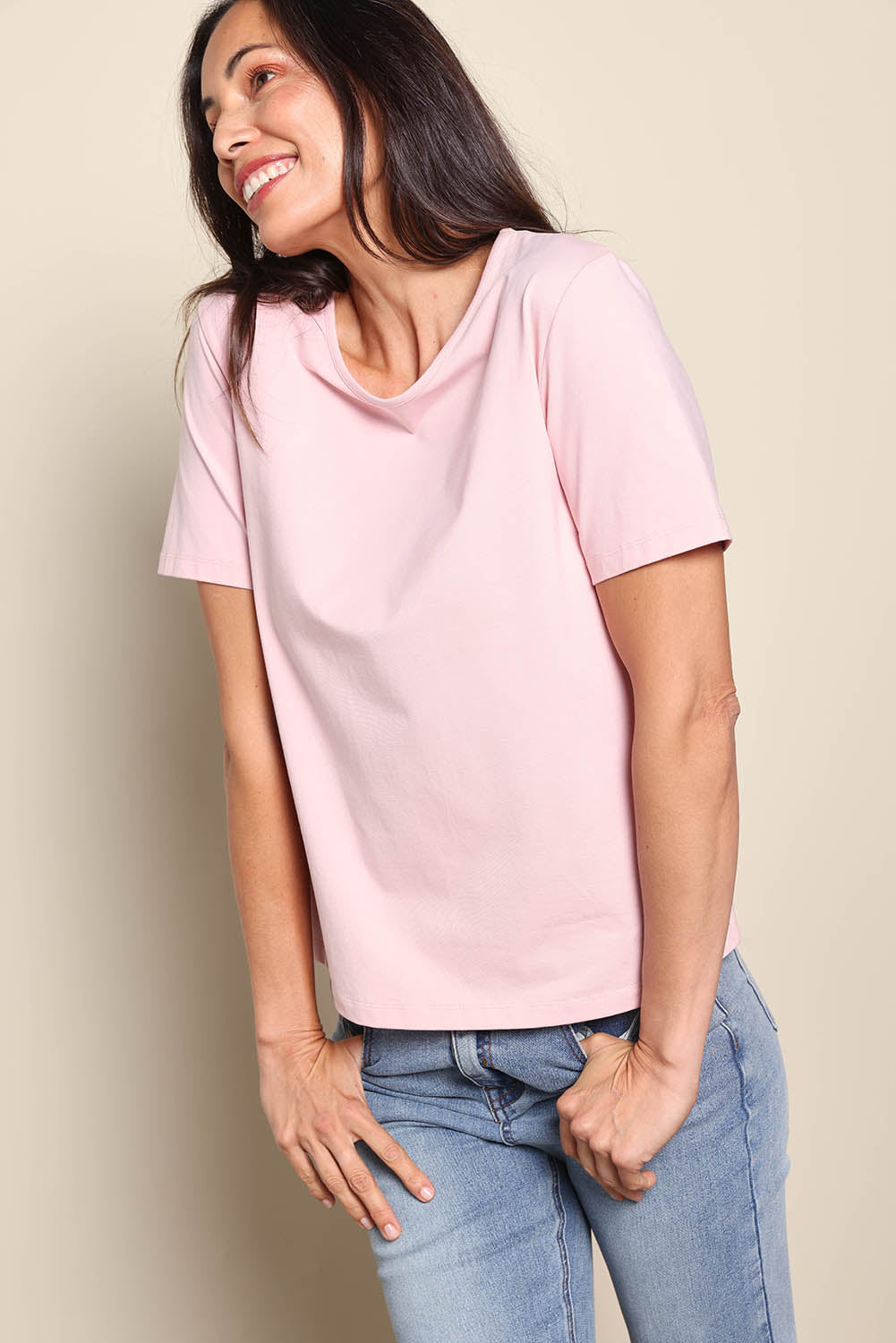 Model Amandam wearing size 10 of the The Keepers Tee – Softpink in colour Softpink, from an angle