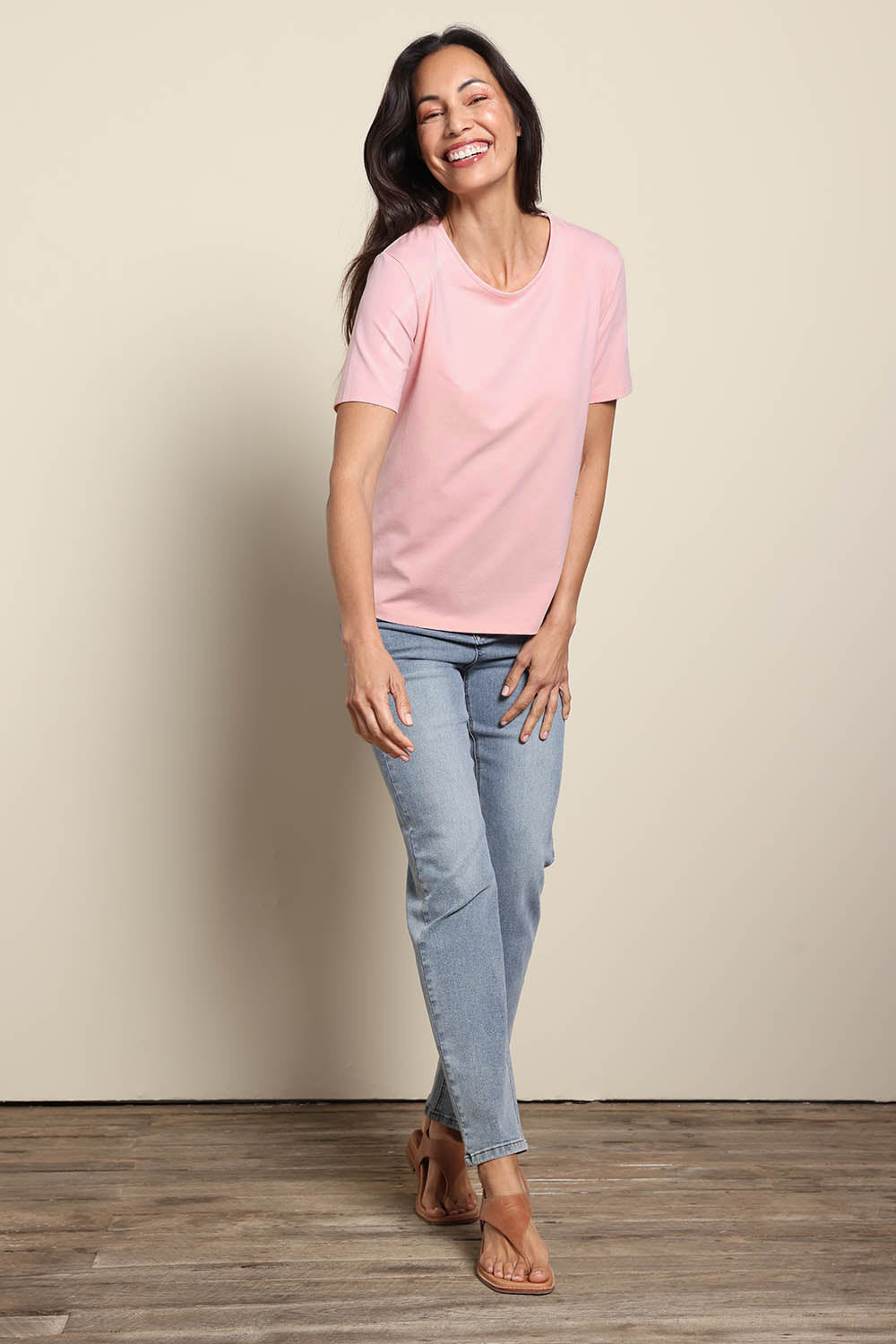 Model Amandam wearing size 10 of the The Keepers Cotton Tee – Softpink in colour Softpink, from the front