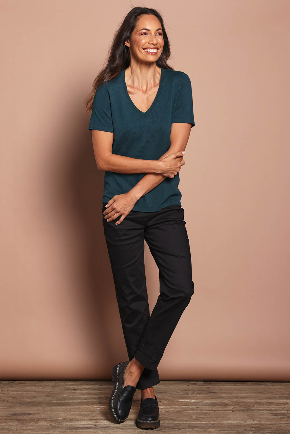 Model Amanda wearing size S of The Transeasonal Short Sleeve Jumper in colour Peacock (Green), from the front, showing the whole outfit