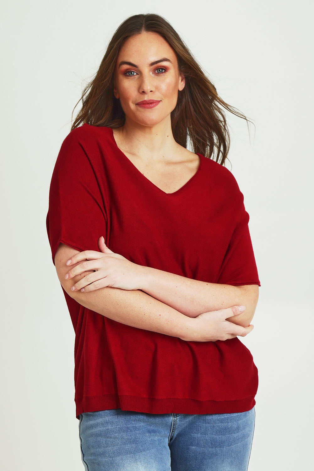 Model Jane wearing size L of The Relaxed V Neck Knit Tee in colour Raspberry (Red), from the front, cropped image