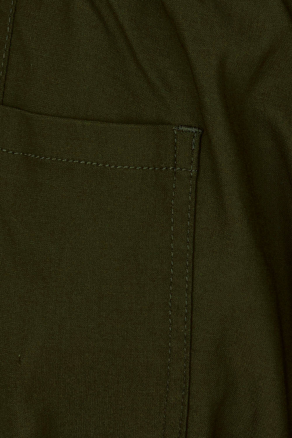 Product shot of The Everyday Full Length Cargo Pant in colour Olive (Green), detail