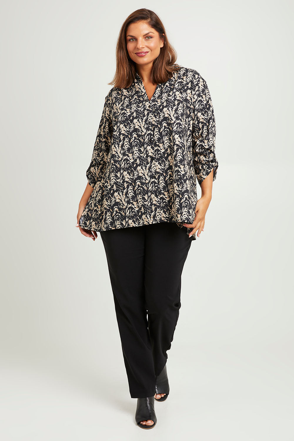 Model Monique wearing size 14 of The Easy Wear Cotton Shirt in colour Navytaupe (Blue), from the front, showing the whole outfit