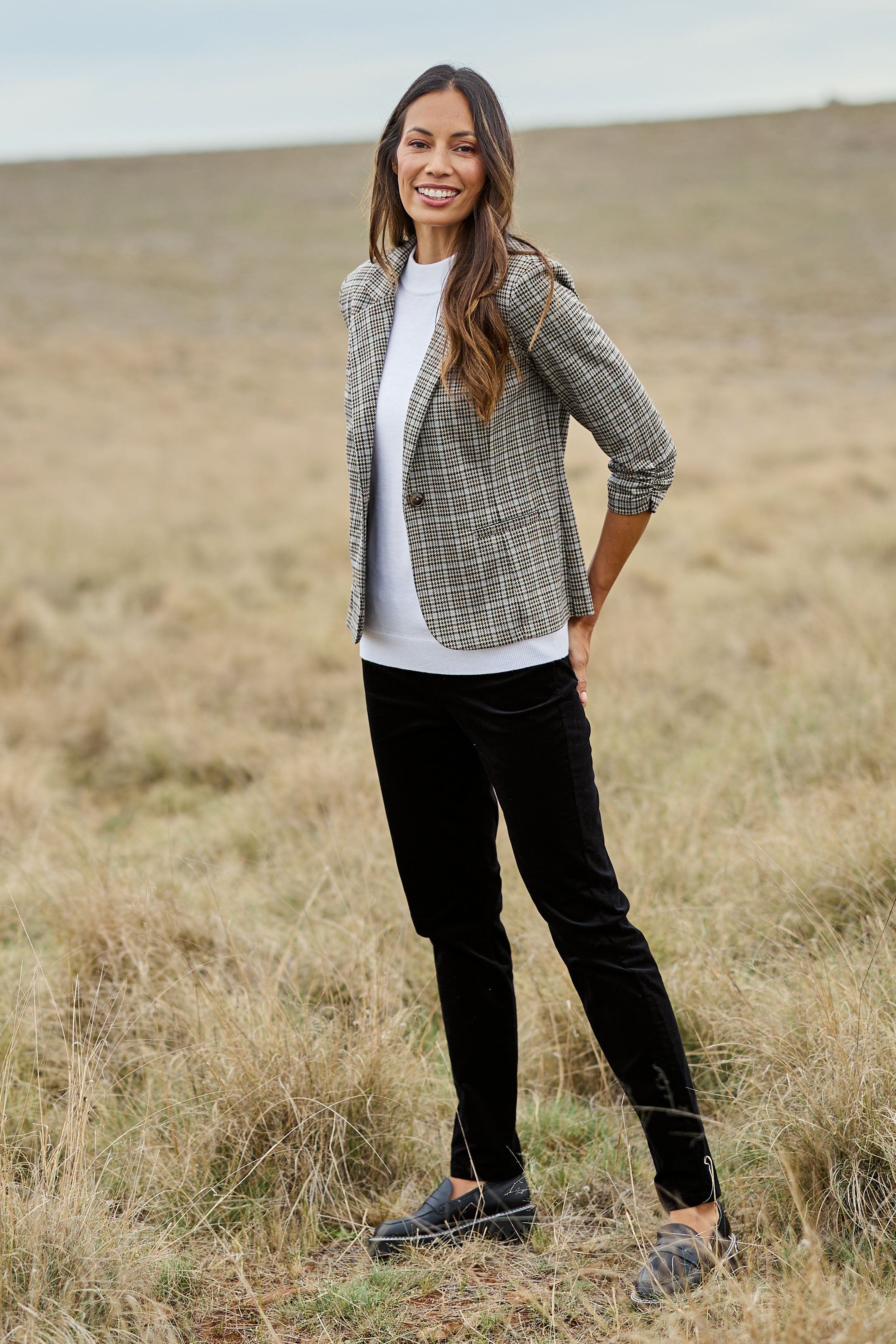 Model Amanda wearing size 10 of The Keepers Houndstooth Blazer in colour Blackblue (Black), from the front, showing the whole outfit