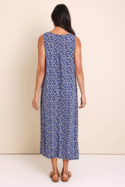 Model Amandam wearing size 10 of the The Easy Wear Print Maxi Dress – Bluefleur in colour Bluefleur, from the front