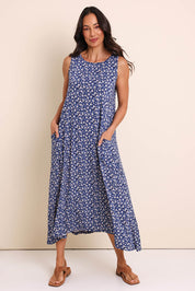 Model Amandam wearing size 10 of the The Easy Wear Print Maxi Dress – Bluefleur in colour Bluefleur, from the front