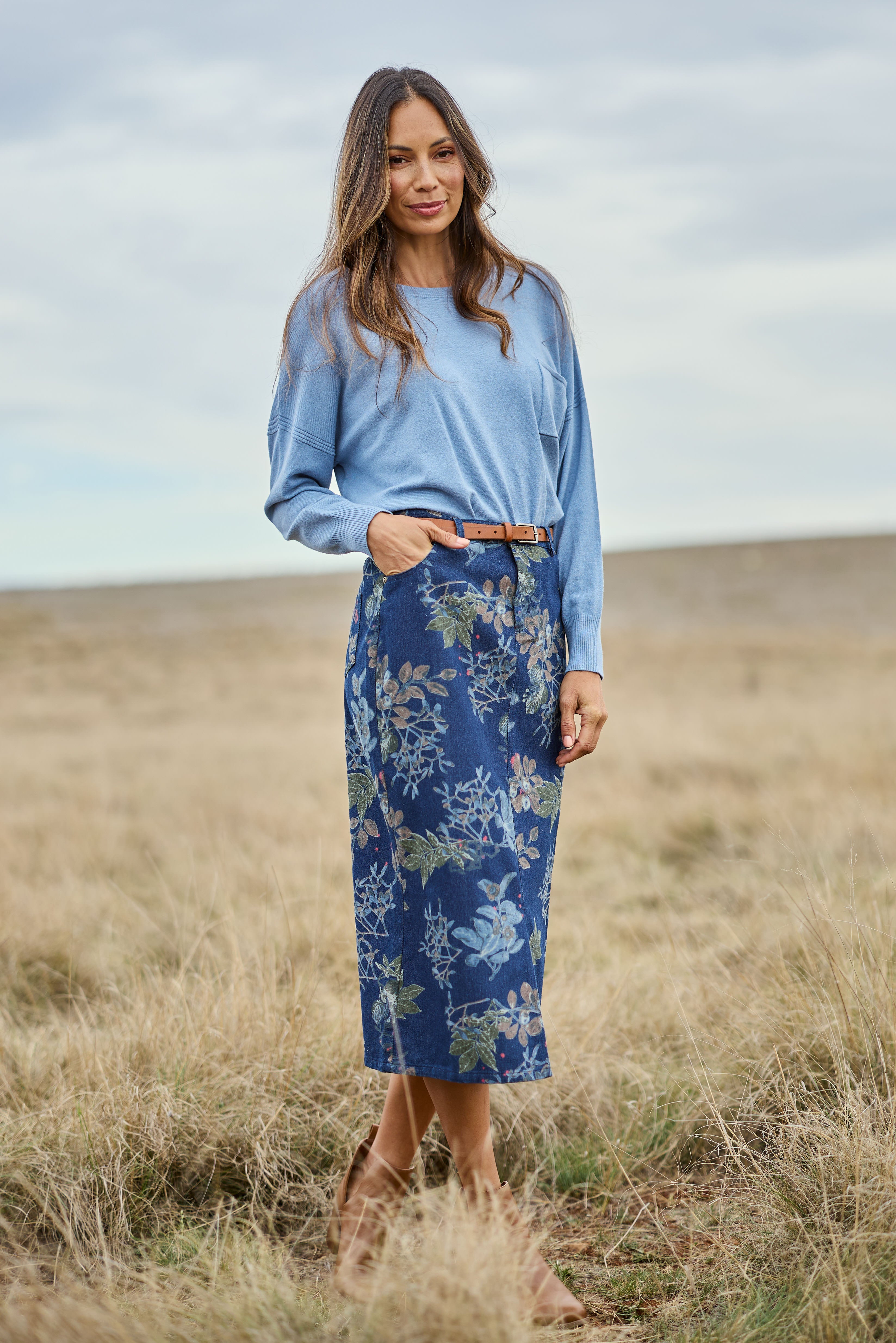 Model Amanda wearing size 10 of The 5 Pocket Printed Midi Skirt in colour Winterblue (Blue), from the front, showing the whole outfit