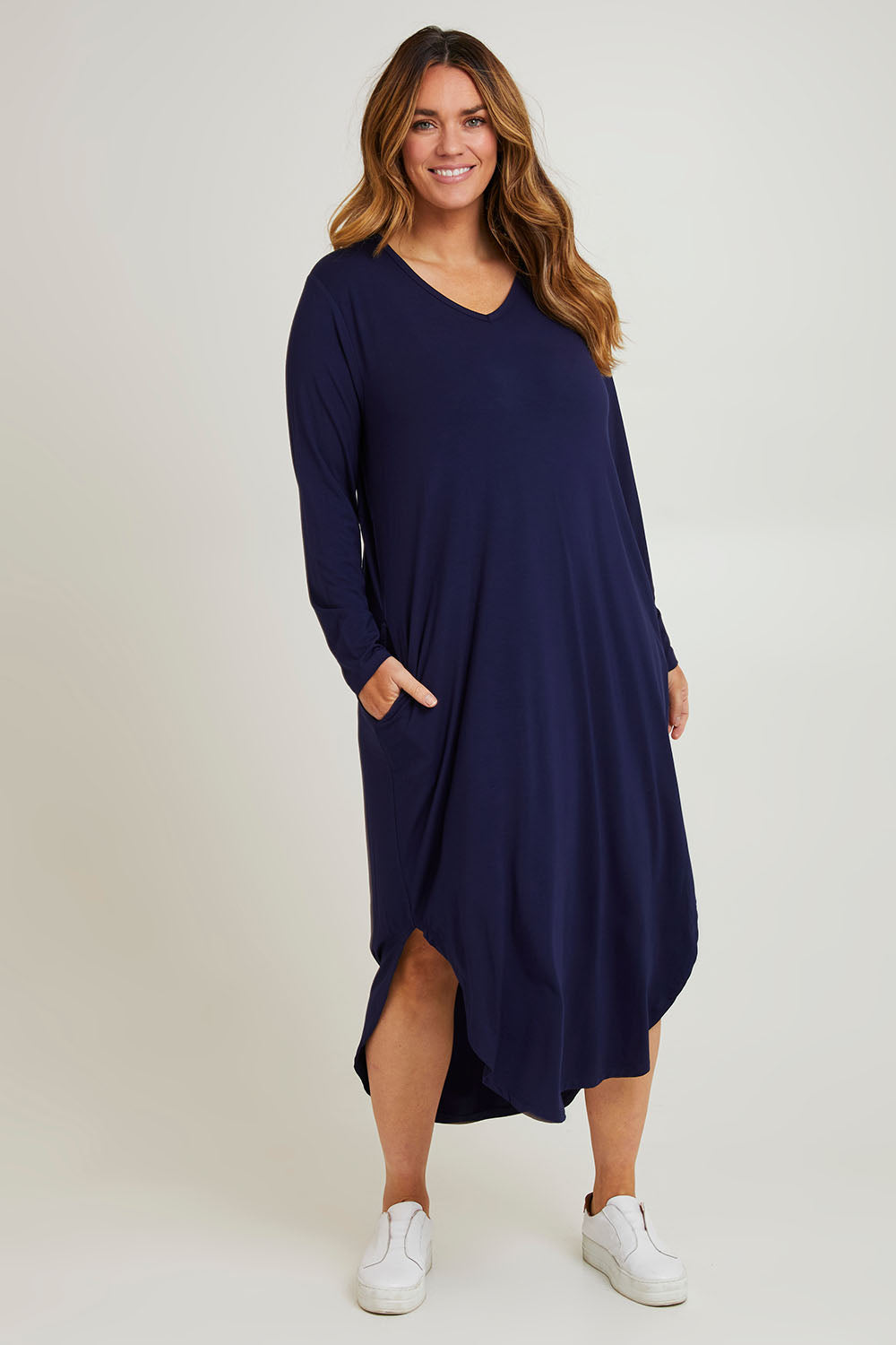 Model Laura wearing size 14 of The Keepers Tee Maxi Dress in colour Darknavy (Blue), from the front, showing the whole outfit