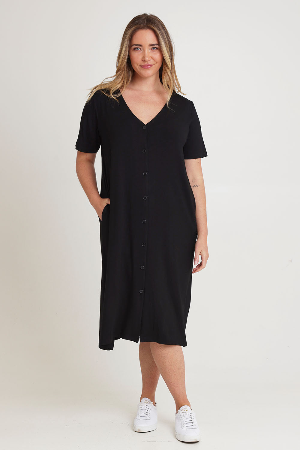 Model Chanel wearing size 16 of The Pack & Go Luxe Bamboo Button Up Dress with Pockets in colour Black (Black), from the front, showing the whole outfit