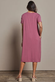 Model Amanda wearing size 10 of The Pack & Go Luxe Bamboo Button Up Dress with Pockets in colour Smokeyrose (Pink), from the back