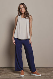 Model Madeline wearing size 10 of The Pack & Go Luxe Bamboo Swing Tank in colour Nougat, from the front, showing the whole outfit