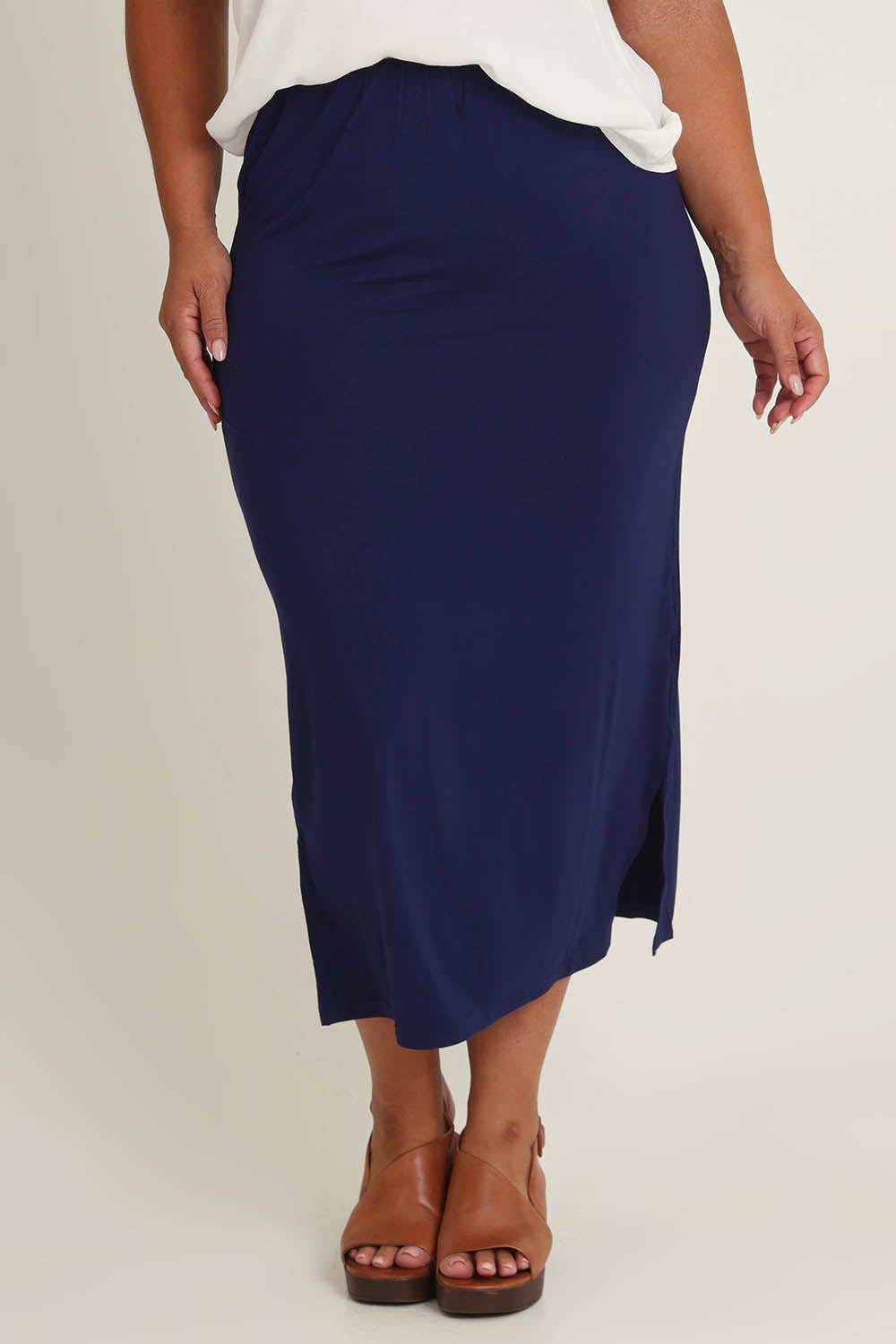 Model Ashleigh wearing size 16 of The Pack & Go Luxe Bamboo Pull On Maxi Skirt in colour Frenchnavy (Blue), from the front, cropped image