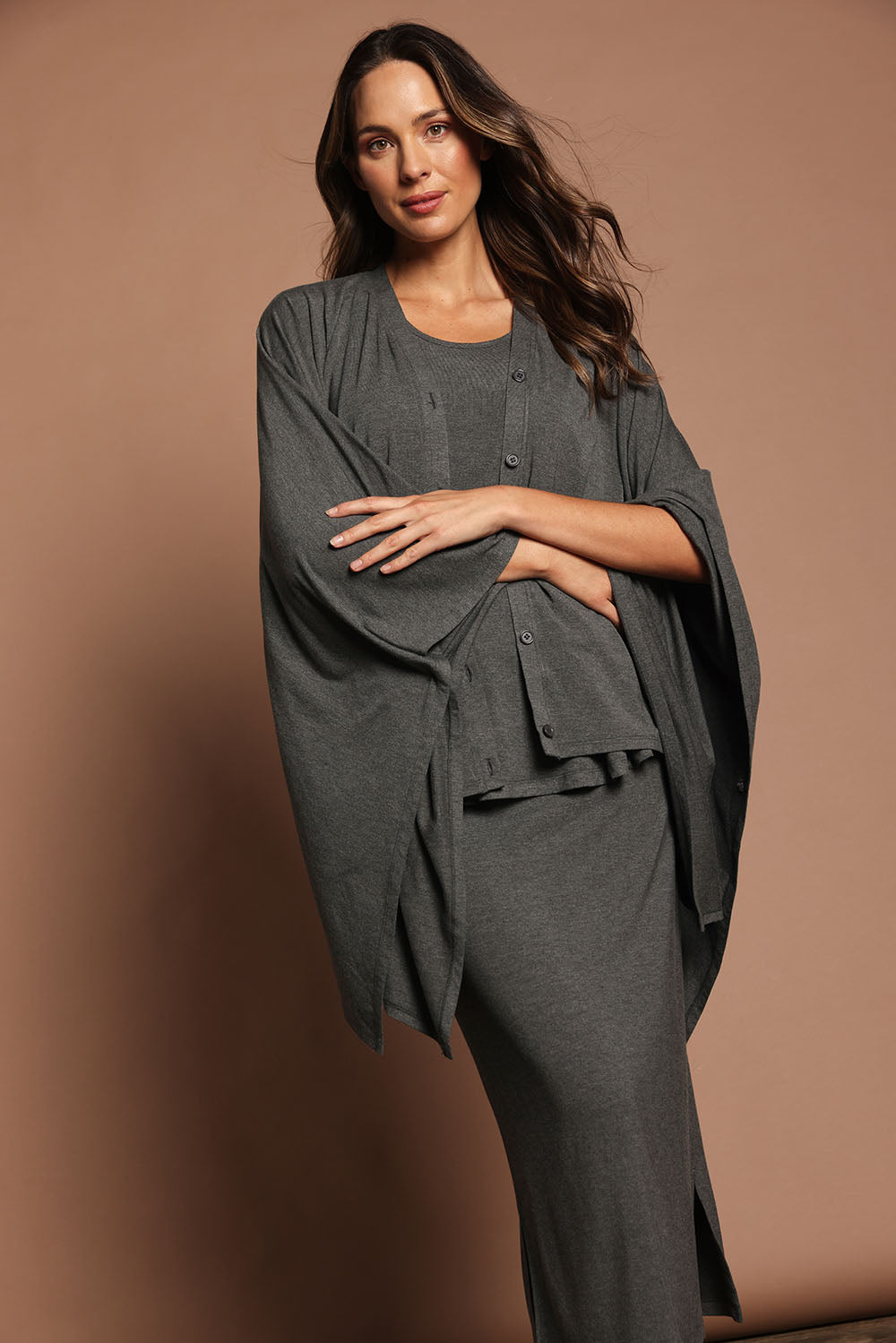 Model Madeline wearing The Pack & Go Luxe Bamboo Shrug in colour Charcoal (Grey), from the front, showing the whole outfit