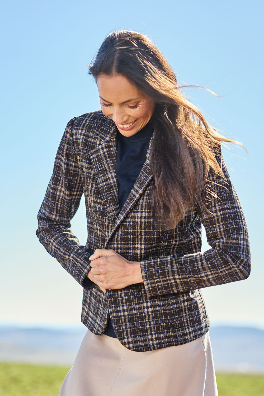 Model Amanda wearing size 10 of The Classic Houndstooth Blazer in colour Brownblue, from the front, showing the whole outfit