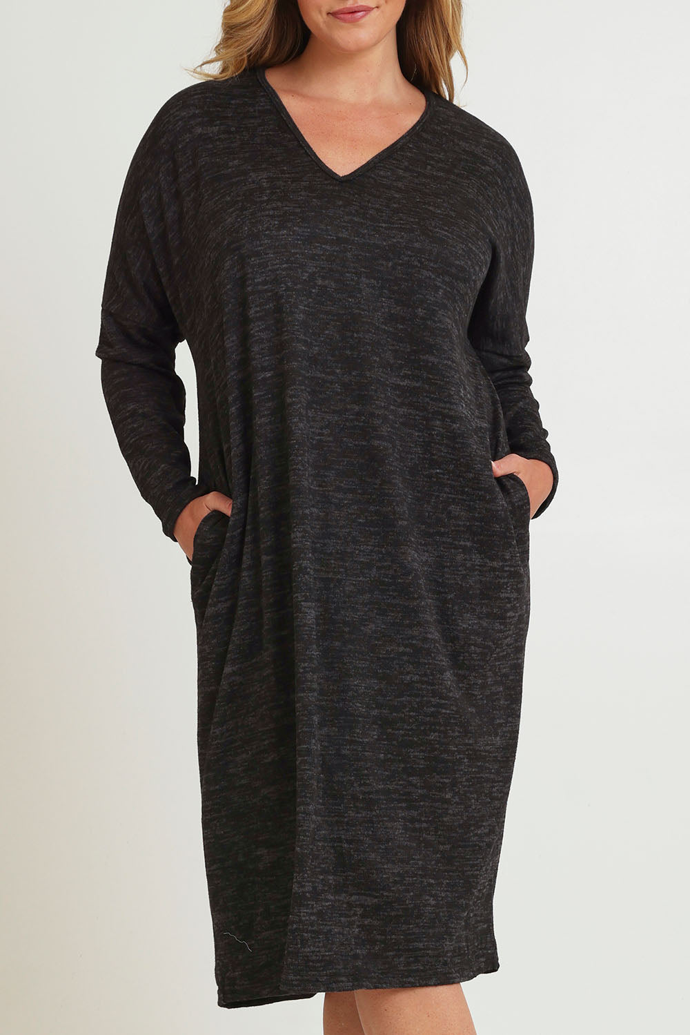 Model Chanel wearing size 16 of The Relaxed L/S Tee Dress With Pockets in colour Blackmarle (Black), from the front, cropped image