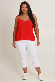 Model Ashleigh wearing size 16 of The Pull On Cotton Cropped Pant With Pockets in colour White (White), from the front, showing the whole outfit