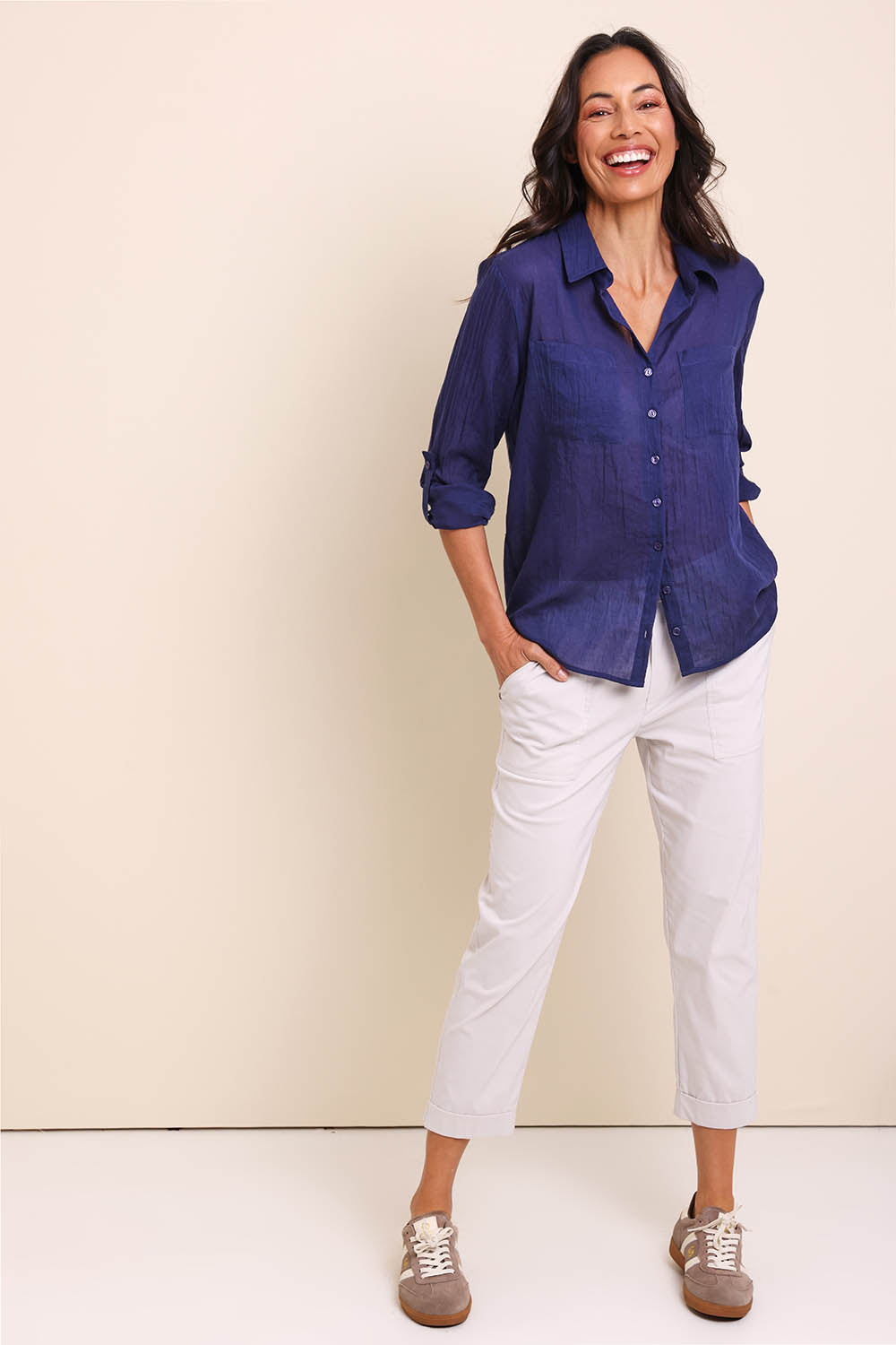 Model Amandam wearing size 10 of the The Elastic Waist Pull On Patch Pocket Pant – Pummice in colour Pummice, from the front