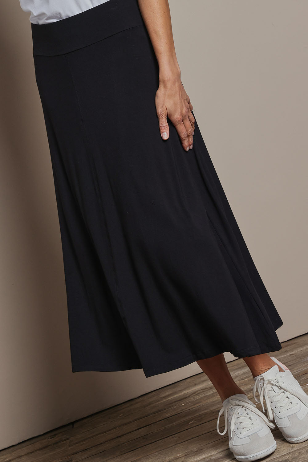 Model Amanda wearing size 10 of The Mix Me Match Me Bamboo Full Skirt in colour Black (Black), from the front, cropped image