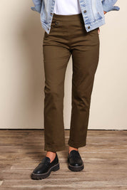 Model Riinar wearing size 10 of the The Teachers Cotton Pant With Pockets – Coffee in colour Coffee, in a cropped view