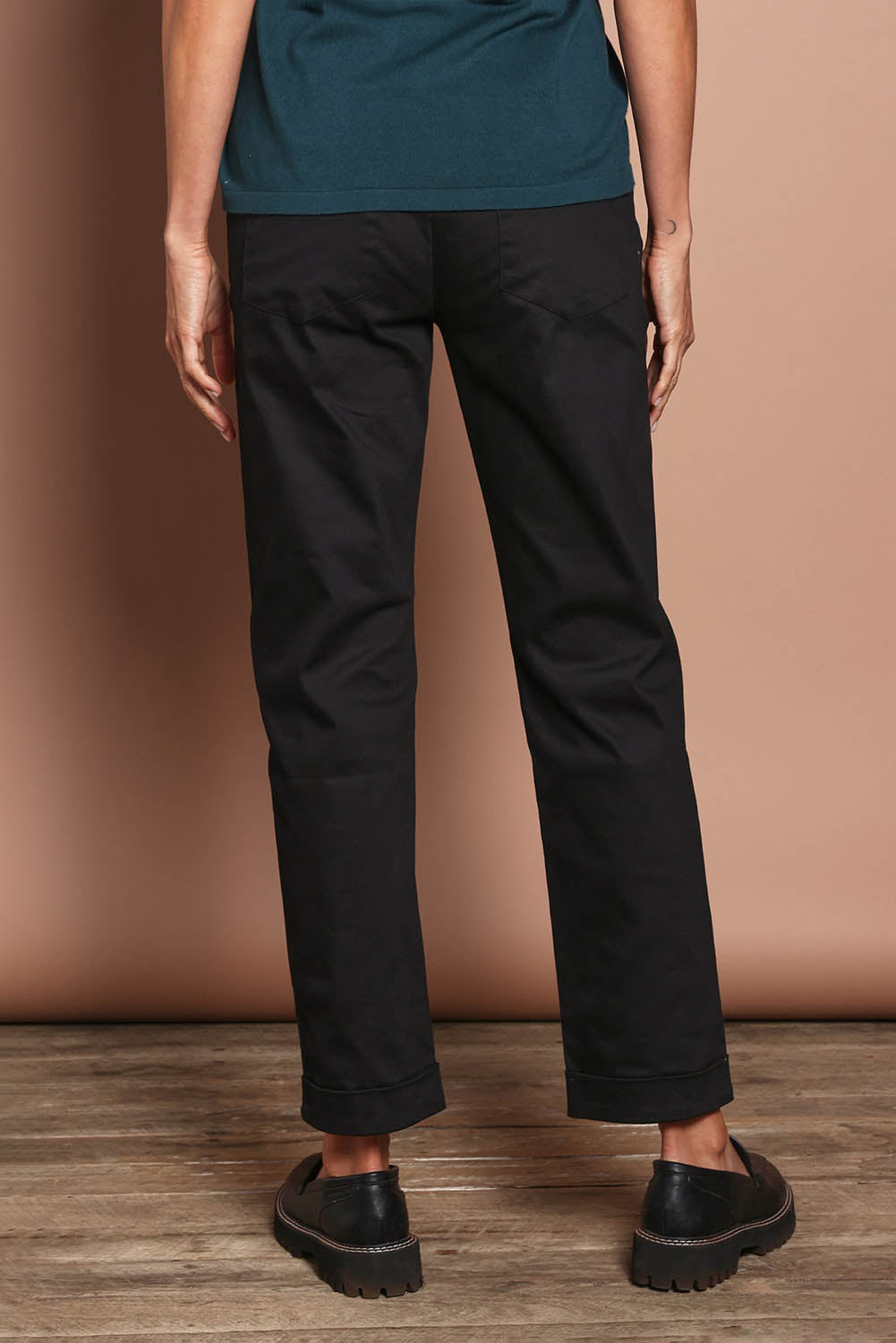Model Amanda wearing size 10 of The Teachers Pant With Pockets in colour Honorblack (Black), from the back