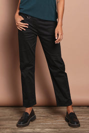 Model Amanda wearing size 10 of The Teachers Pant With Pockets in colour Honorblack (Black), from the front, cropped image