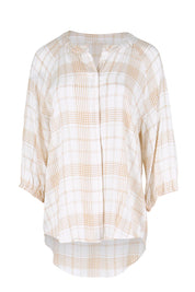 Product shot of the The Every Wear Shirt – Ivorysand in colour Ivorysand, from the front