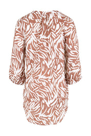 Product shot of the The Every Wear Shirt  - Rustivory in colour Rustivory, from the back