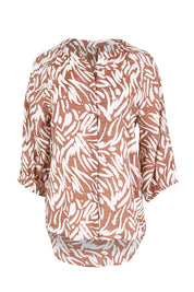 Product shot of the The Every Wear Shirt  - Rustivory in colour Rustivory, from the front