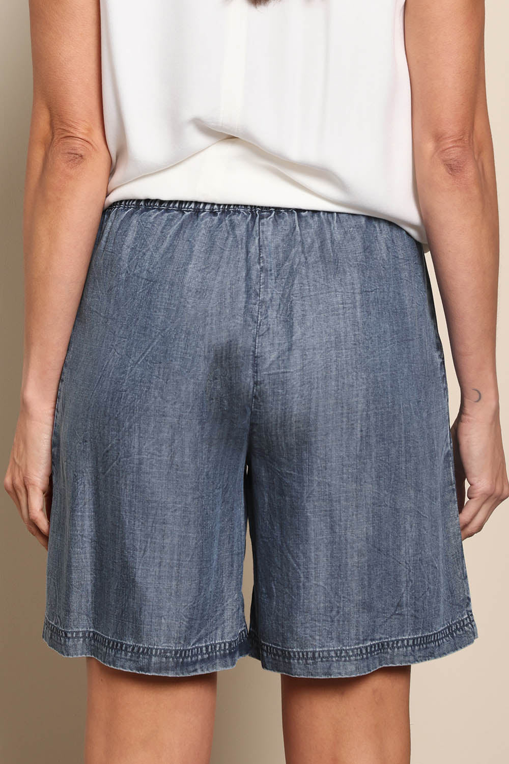 Model Amandam wearing size 10 of the The Luxe Lyocell Pull On Shorts – Indigo in colour Indigo, from the back