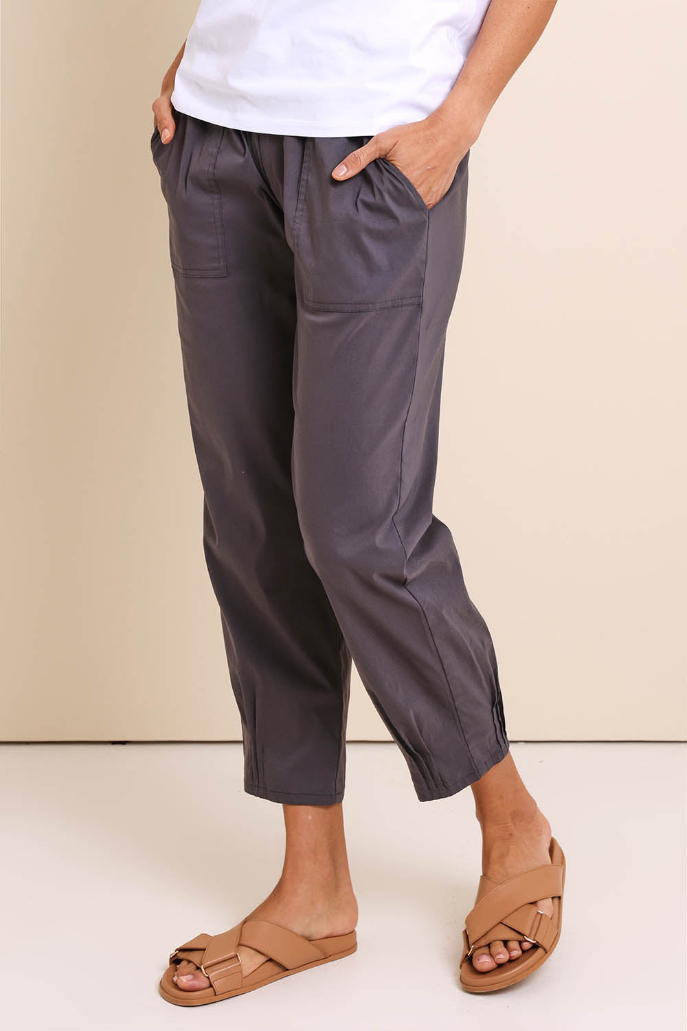 Model Amandam wearing size 10 of the The Lightweight Cotton Blend Pintuck Hem Pant – Gravel in colour Gravel, in a cropped view