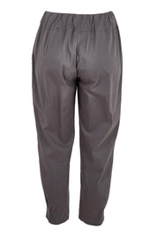 Product shot of the The Lightweight Cotton Blend Pintuck Hem Pant – Gravel in colour Gravel, from the back
