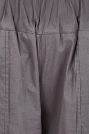 Product shot of the The Lightweight Cotton Blend Pintuck Hem Pant – Gravel in colour Gravel, showing detail