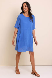 Model Amandam wearing size 10 of the The Summer Cotton Shift Dress With Pockets – Skyblue in colour Skyblue, from the front