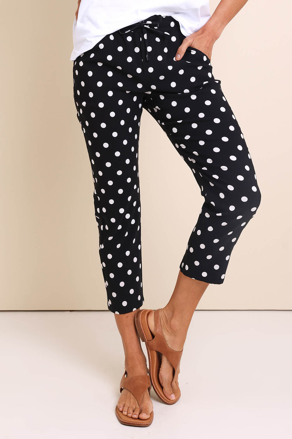 Model Amandam wearing size 10 of the The Summer Cropped Pant - Blackwhite in colour Blackwhite, from an angle