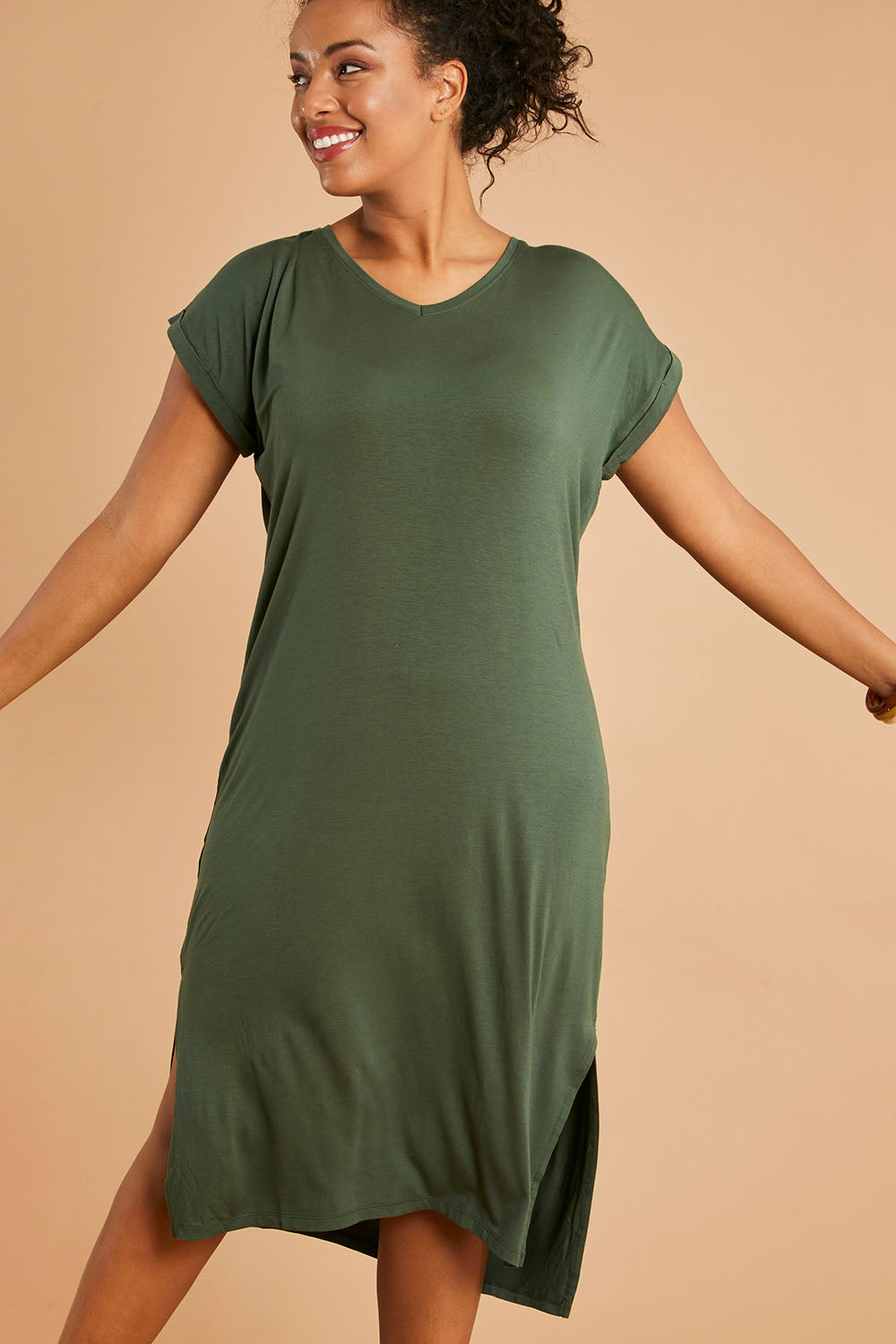 Model Noli wearing size 14 of The Mid Length Tee Dress in colour Khaki (Green), from the front, showing the whole outfit