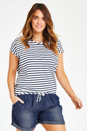 Model Laura wearing size 14 of The Weekender Chambray Short in colour Mediumblue (Blue), from the front, cropped image