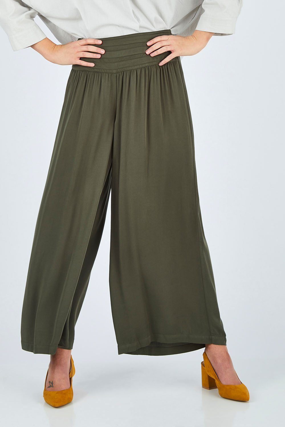 Model Chelsea wearing size 10 of The Wide Leg Relaxed Pant in colour Khaki (Green), from the front, cropped image