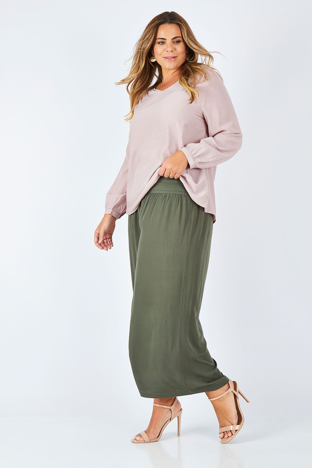 Model Fiona wearing size 16 of The Wide Leg Relaxed Pant in colour Khaki (Green), from the front, showing the whole outfit