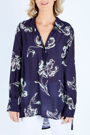 Model Chelsea wearing size 10 of The Longline Button Shirt in colour Navyprint (Blue), from the front, cropped image