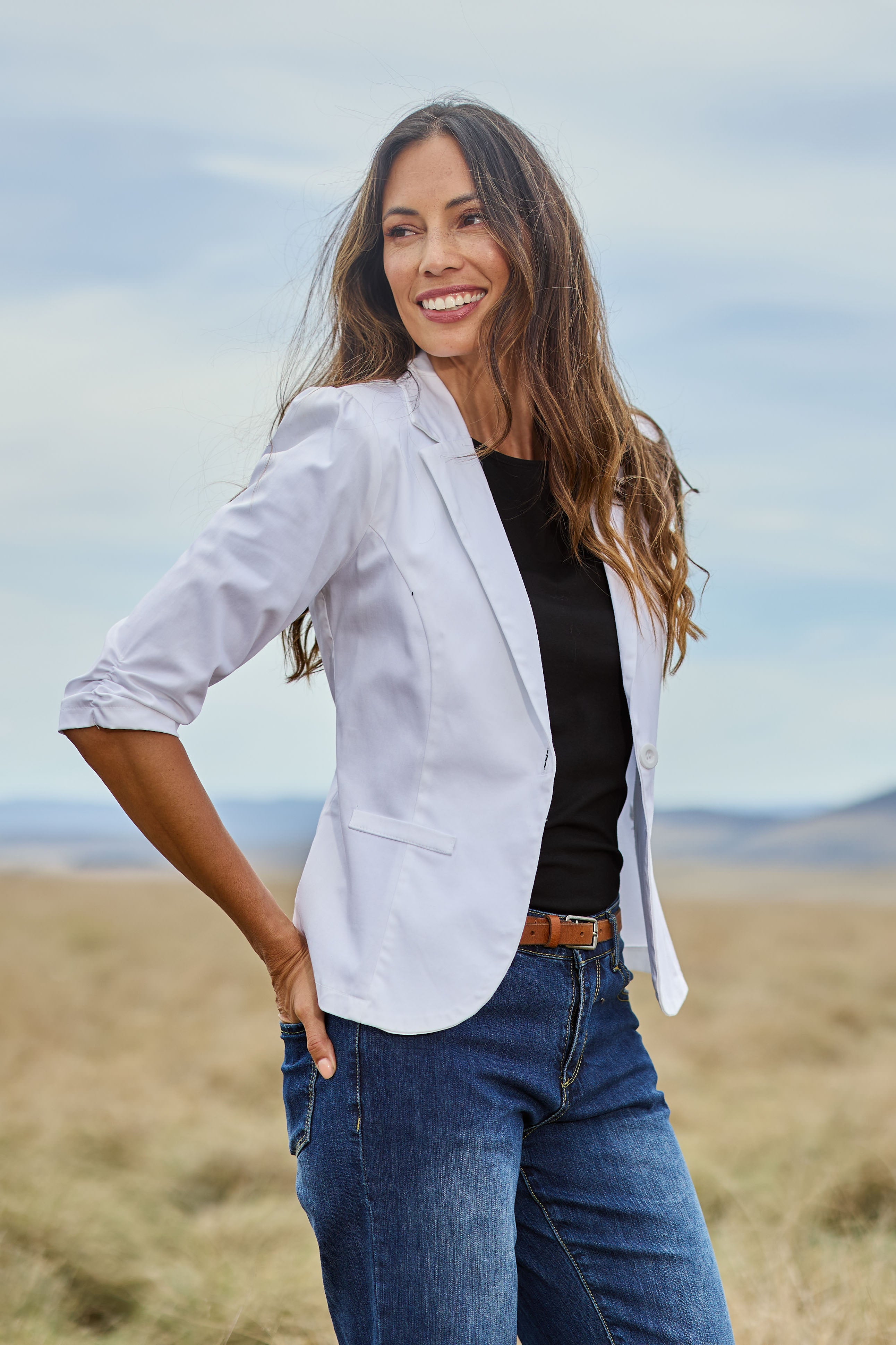 Model Amanda wearing size 10 of The Everyday Blazer in colour White (White), from the front, showing the whole outfit