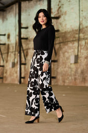 Model Miranda wearing size 10 of The Printed Cotton Stretch Pant in colour Blkfloral (Black), from the front, showing the whole outfit