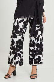 Model Terri-Leigh wearing size 14 of The Printed Cotton Stretch Pant in colour Blkfloral (Black), from the front, cropped image