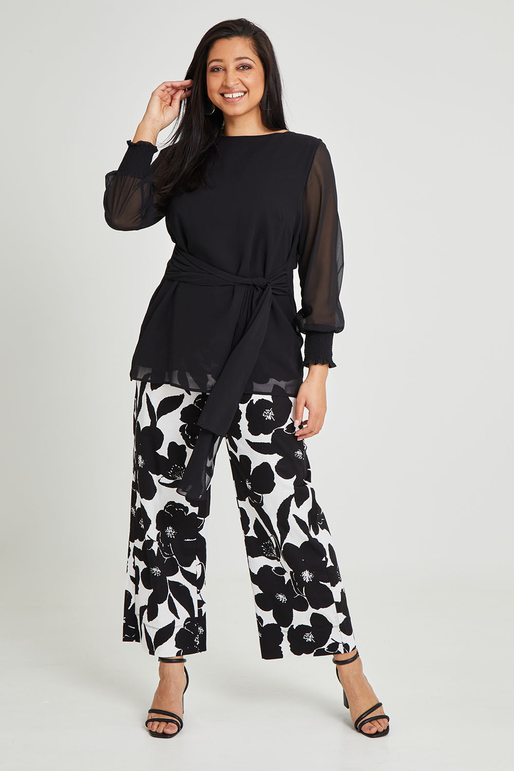 Model Terri-Leigh wearing size 14 of The Printed Cotton Stretch Pant in colour Blkfloral (Black), from the front, showing the whole outfit
