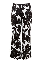 Product shot of The Printed Cotton Stretch Pant in colour Blkfloral (Black), from the back